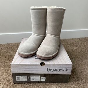 Womens size 8 bear paw Elle short boots